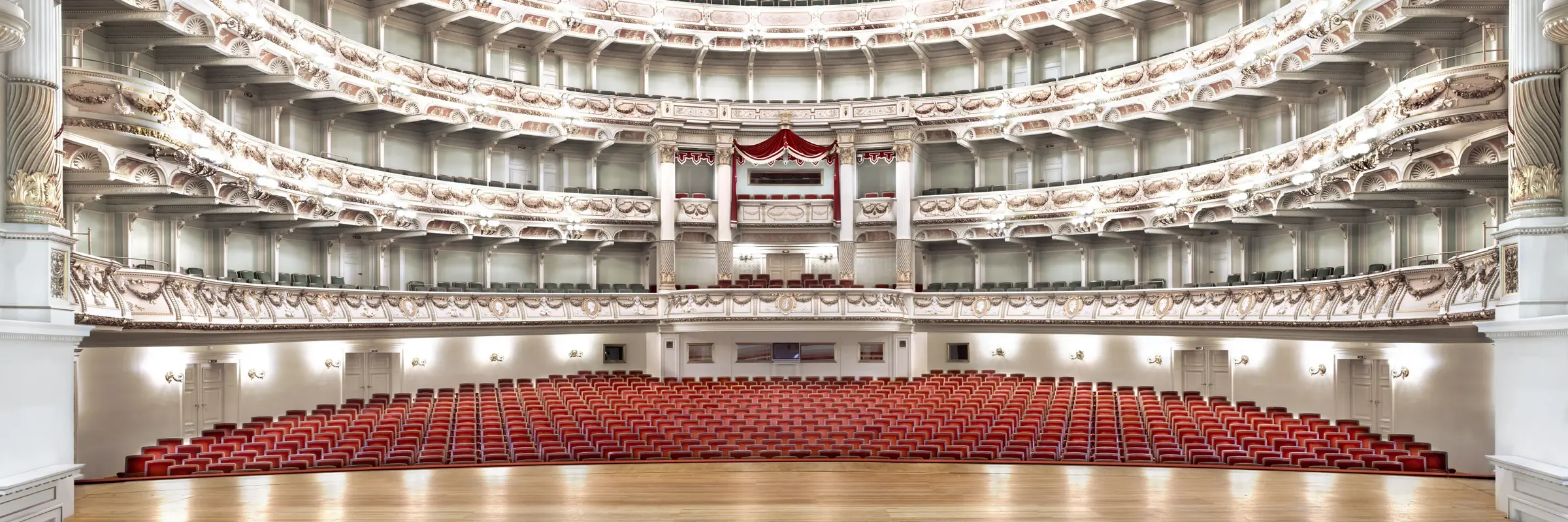 Blick in den Zuschauerraum der Semperoper