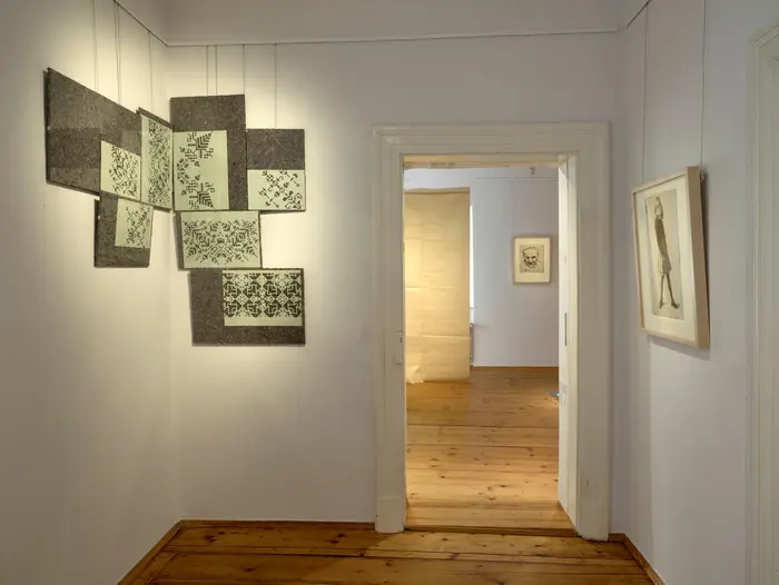 Ausstellungsraum mit Werken