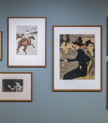 300 Jahre Sammeln in der Gegenwart Wand mit verschiedenen Bildern