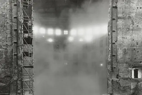 Christian Borchert, Semperoper. Blick durchs Bühnenportal in den Zuschauerraum, 1977