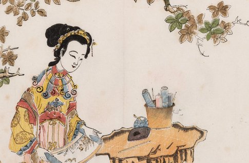 Die Darstellung einer Frau in bunten Kleidern, die unter einem Baum sitzt un zeichnet. Am Rande des Bildes befinden sich chinesische Schriftzeichen.