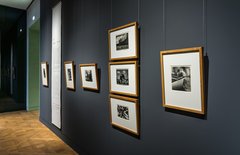 Installationsansicht der Ausstellung &quot;Fred Stein. Modern Times&quot;.