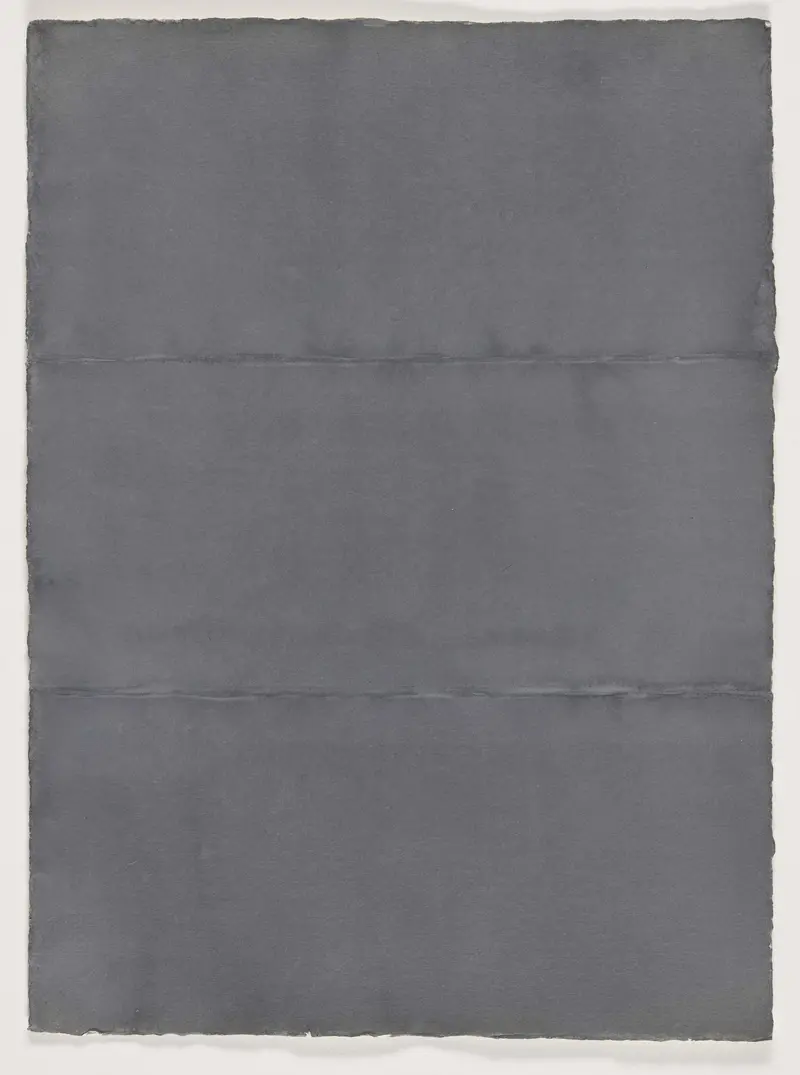 Eine dunkelgraue Fläche.