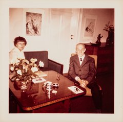 Unbekannter Fotograf, Johanna und Josef Hegenbarth im Wohnzimmer