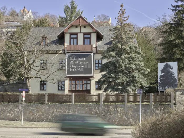 Haus mit Bäumen